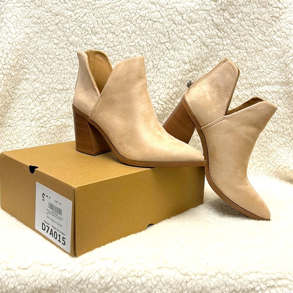 NWB Women’s size 9.5 bootie all reasonable offer’s considered - Picture 1 of 5